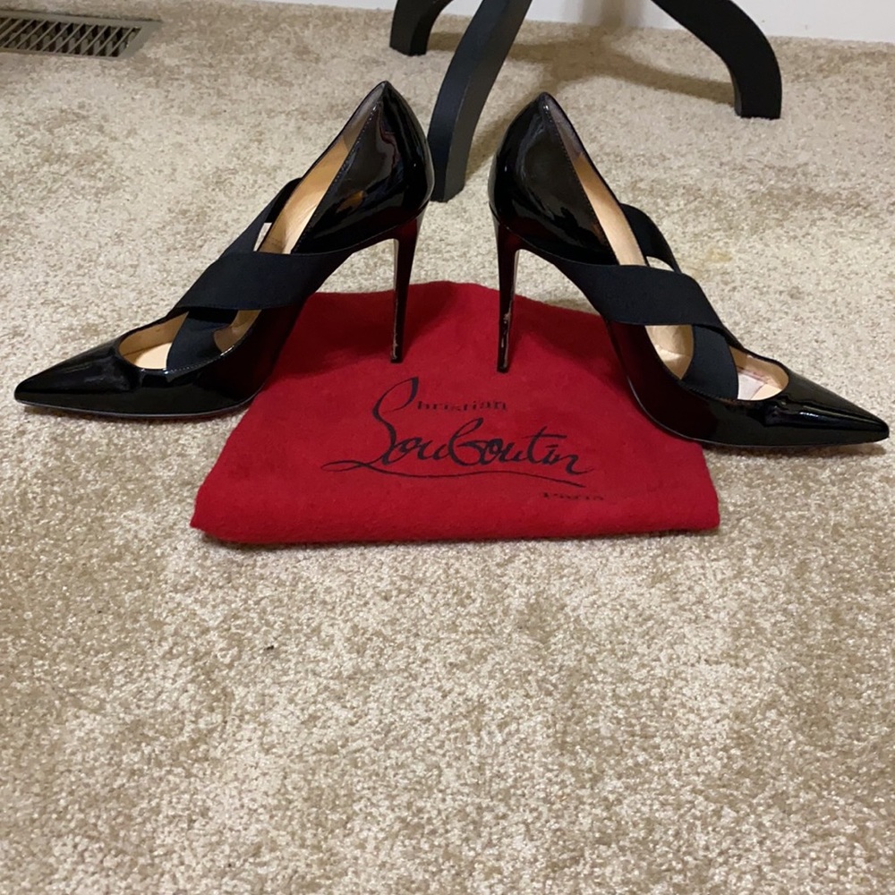 AUTHENTIC CHRISTIAN LOUBOUTIN BLACK PATENT LEATHER HEELS!
